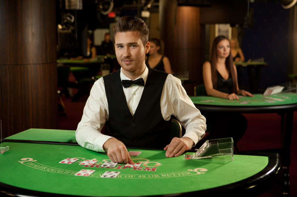 บรรยากาศโต๊ะบาคาร่าและคาสิโนสดบน ultrabet88